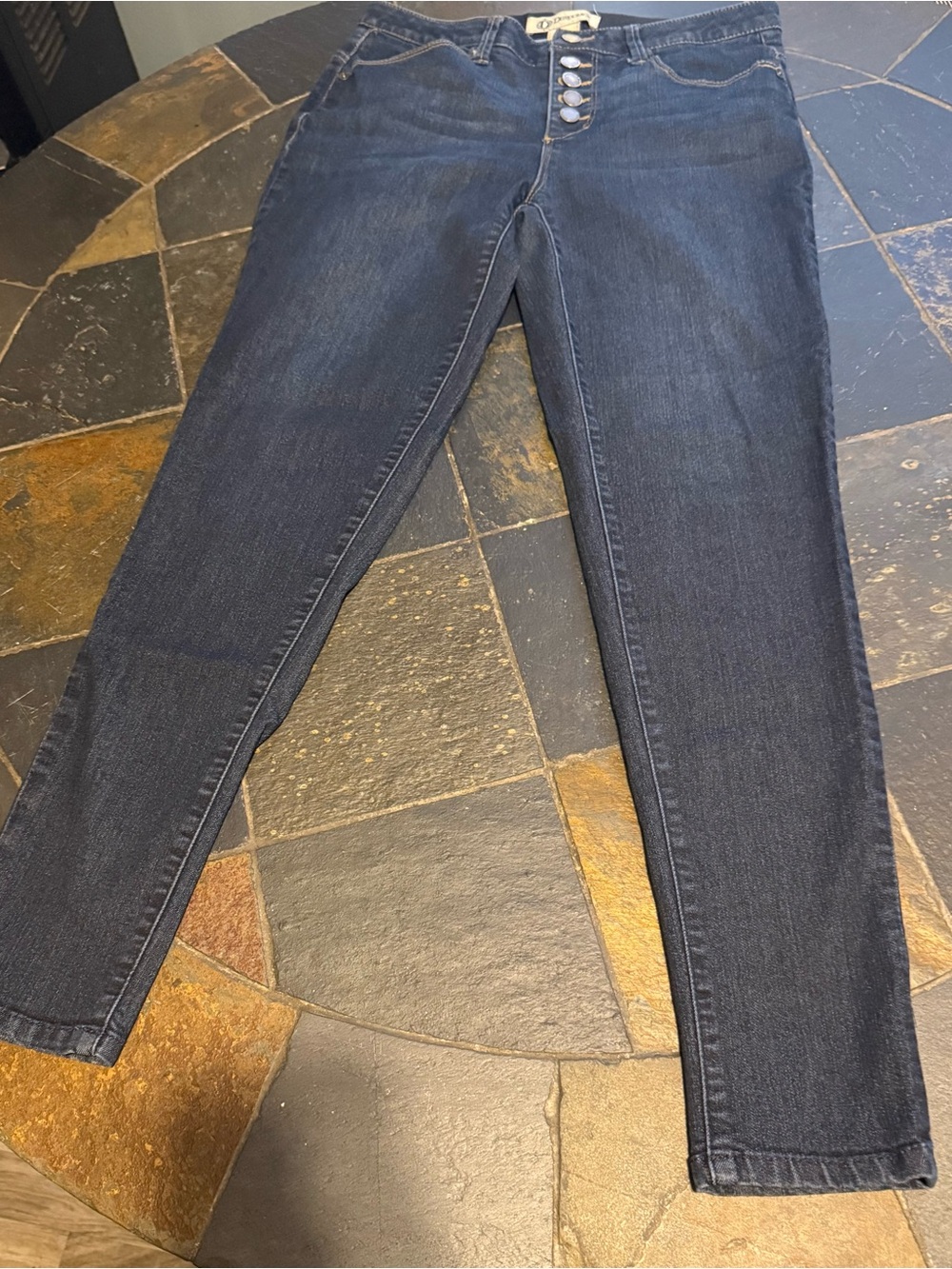 Democracy Skinny Jeans in Dark Blue Wash